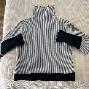 La LIGNE cashmere turtleneck size S.